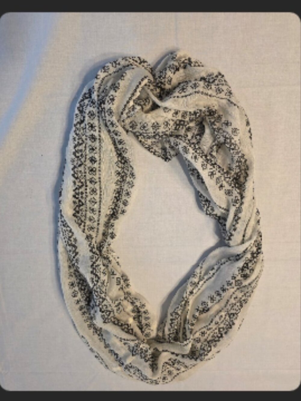 Old Navy Black White Geometric Infinity Scarf Artsy Boho Romantic Floral Indie